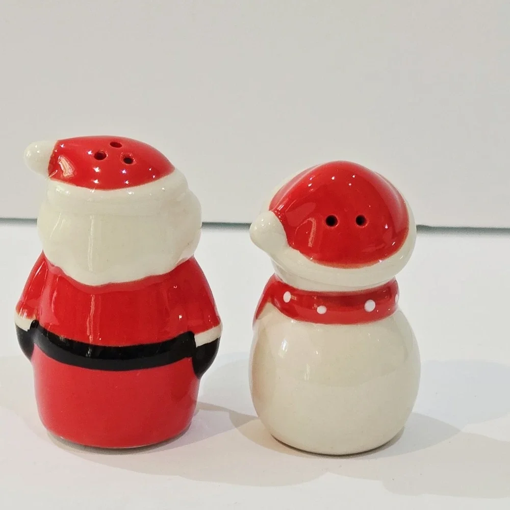 Christmas Salt & Pepper Shakers Ceramic Santa & Snowman Red White Pair Set